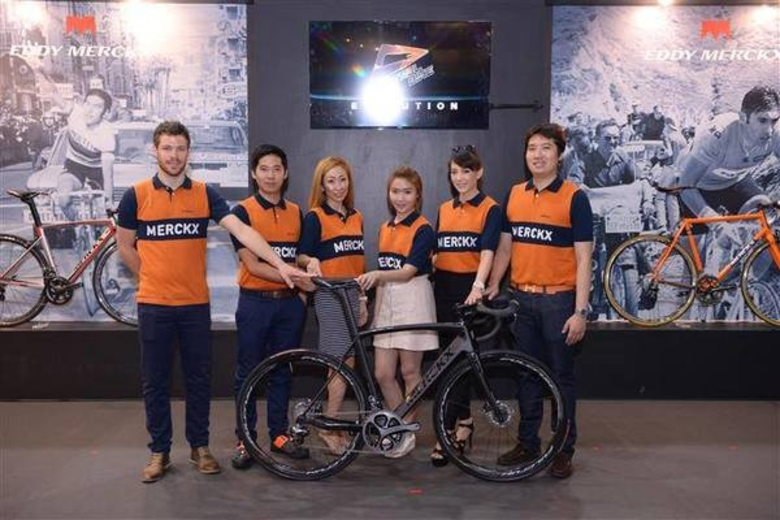 Eddy Merckx พร้อมเปิดตัว Ambassador ผู้หญิงคนแรกในเมืองไทย แวว อรทัย มูลคำแปง ตอบโจทย์ผู้หญิงรักในการปั่น