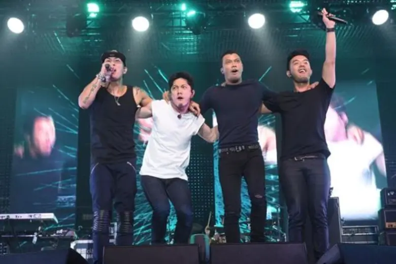 คอนเสิร์ต “PACK4” มันส์สะใจ “ปั๊บ-แบงค์-กวาง-หนุ่ม” ชวนขาร็อกโดดฮอลล์สะเทือน