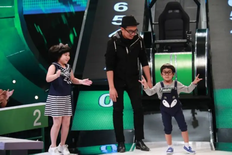 ทีวีไกด์: รายการ “ปริศนาฟ้าแลบเด็ก” เปิดเวทีโชว์ความน่ารักของเด็ก ตุ๊กกี้, โน้ต, พล่ากุ้ง และกอล์ฟ หัวหน้าทีมสั่งลุย