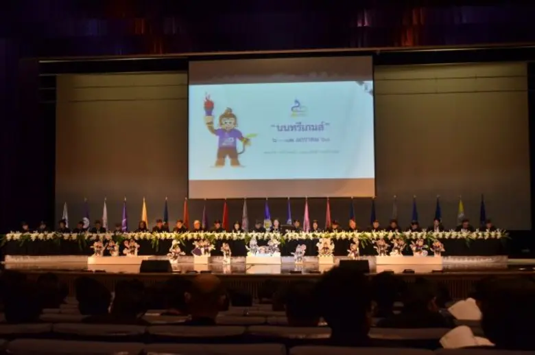 “โรงเรียนสาธิต ๒๑ สถาบัน ร่วมน้อมเกล้าฯ สำนึกในพระมหากรุณาธิคุณ “พระมหากษัตริย์นักกีฬา” พร้อมน้อมนำพระบรมราโชวาทด้านการกีฬามาปฏิบัติ”