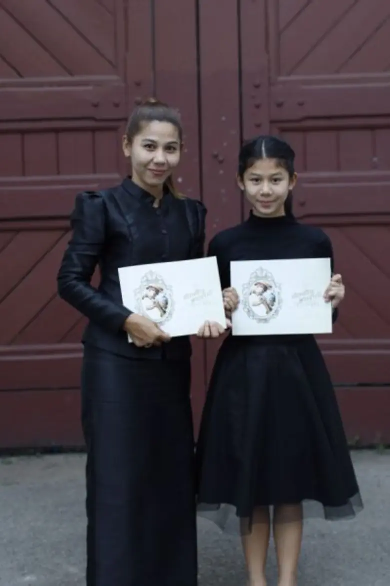 สปริง กรุ๊ปจัดทำสมุดภาพเทิดพระเกียรติ ชุดสรรเสริญพระบารมี แจกประชาชนทั่วประเทศ จำนวน ๑๕๐,๐๐๐ เล่ม