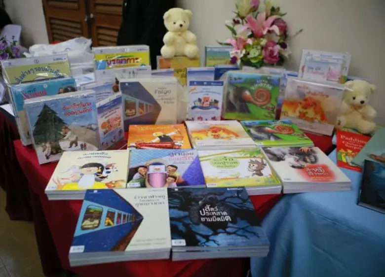 ธ.กรุงเทพ ร่วมกับ สนพ.ประพันธ์สาส์น และนายอินทร์หาดใหญ่ มอบหนังสือนิทานสองภาษาให้เด็กใต้ ครั้งที่ 8