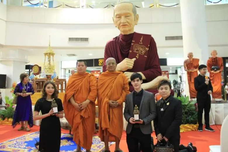 นักแสดงช่อง 3 “เฟริสท์ ภารดา – มิว ลักษณ์นารา” เข้ารับประกาศเกียรติคุณรางวัล “ทูตพระศาสนา ประจำวันมาฆบูชา ๒๕๖o”