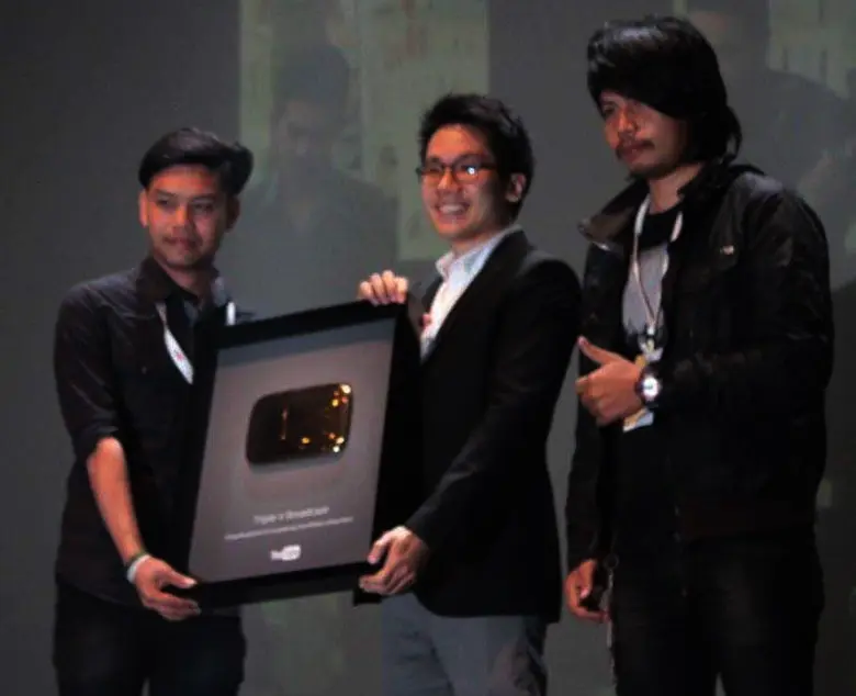 TMG RECORD ค่ายเพลงน้องใหม่จากแดนสะตอ พร้อมลุยทุกพื้นที่ การันตีด้วยรางวัล Gold Button จากงาน Youtube Summit 2017