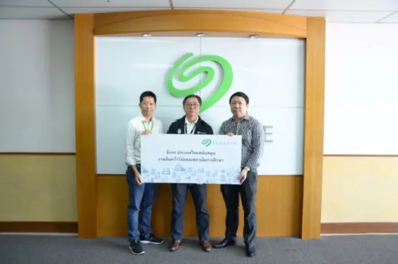Photo Release: Seagate Thailand donates the equipment to support King Mongkut’s University of Technology North Bangkok instructions