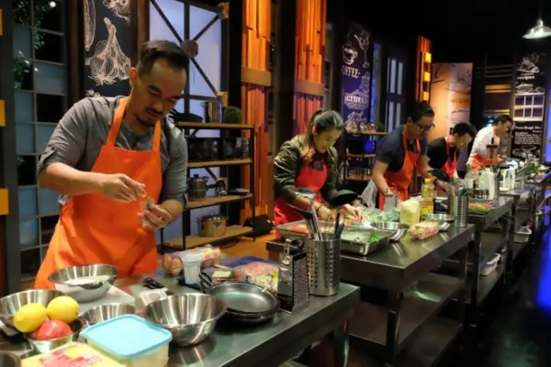 ทีวีไกด์: รายการ “Top Chef Thailand” วัดฝีมือทำเมนูเด็ดกับ “10 เชฟตกรอบ” ลุ้นกลับเข้ารายการ “Top Chef Thailand”
