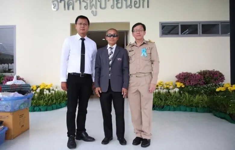SPU: ม.ศรีปทุม มอบรถวิลแชร์ ให้แก่โรงพยาบาลคลองสามวา เพื่อถวายเป็นพระราชกุศลแด่พระบาทสมเด็จพระปรมินทรมหาภูมิพลอดุลยเดช