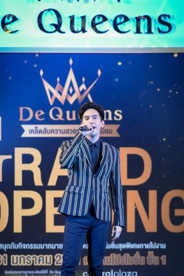 3 ดาราหนุ่มหล่อ ขวัญใจสาวๆ ร่วมสร้างสีสัน ในงานเปิดตัว “เดอควีนส์ คลินิก” สาขาที่ 3 มหาชัย