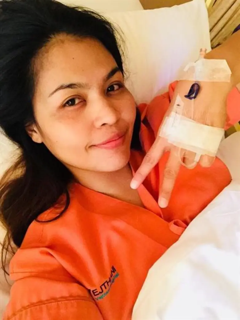 “นุ้ย สุวีณา อาร์สยาม” ทรุดถูกหามส่งโรงพยาบาล หมอระบุ “กล้ามเนื้อักเสบสะสม” ลั่นขอถอดน้ำเกลือลุยงานเสาร์นี้