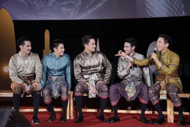 ช่อง 3 ส่งท้ายละคร “บุพเพสันนิวาส” จัด “ฟินข้ามภพ ตอนจบแห่งชาติ” ทำเอา “เบลล่า” น้ำตาแตก!! สุดปลื้มคนไทยรัก