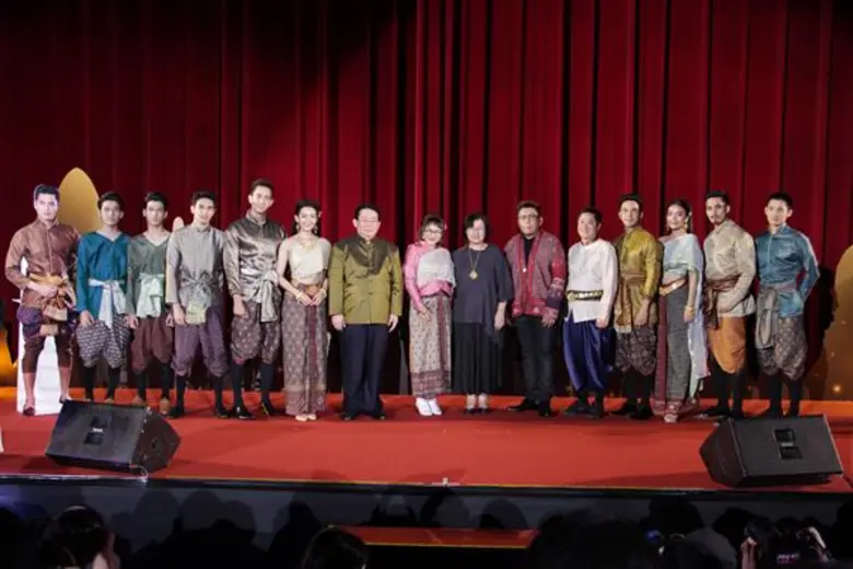 ช่อง 3 ส่งท้ายละคร “บุพเพสันนิวาส” จัด “ฟินข้ามภพ ตอนจบแห่งชาติ” ทำเอา “เบลล่า” น้ำตาแตก!! สุดปลื้มคนไทยรัก