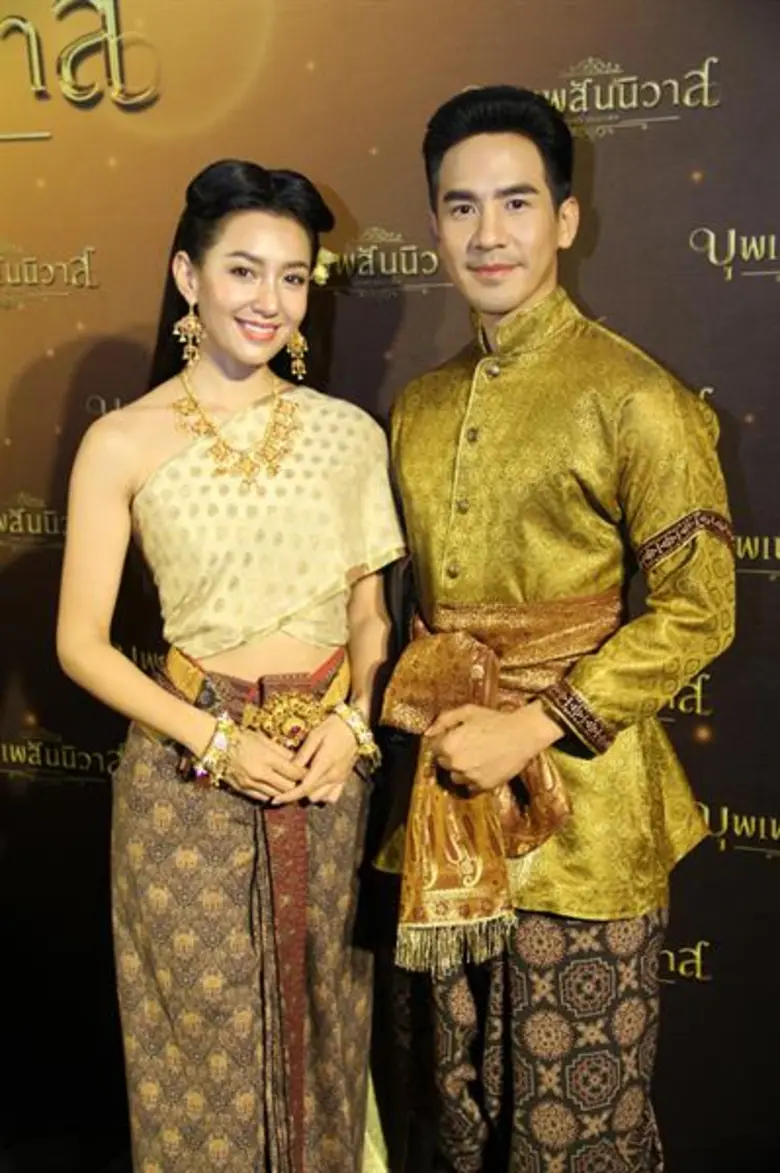 ช่อง 3 ส่งท้ายละคร “บุพเพสันนิวาส” จัด “ฟินข้ามภพ ตอนจบแห่งชาติ” ทำเอา “เบลล่า” น้ำตาแตก!! สุดปลื้มคนไทยรัก