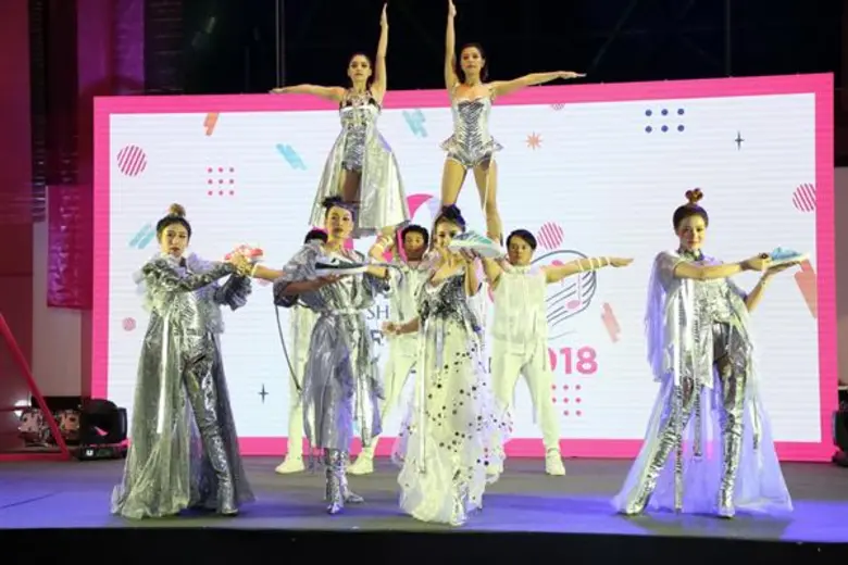 เซเลบขาช็อปตามส่องแบรนด์เนมมือ 1 มือ 2 ราคาโดน!! ในงาน “Momoko Luxury Fair and Music Festival 2018”