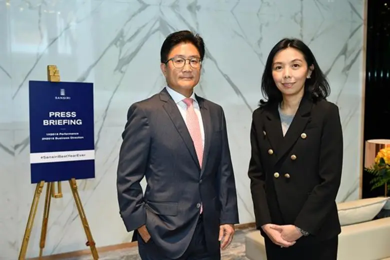 จับตาแสนสิริขยับ!! ประกาศยอดขายสูงสุดในรอบ 34 ปี ชูเป้าหมาย 45,000 ล้านบาท หลังยอดขายทะลัก ครึ่งปีแรกโกยแล้ว 24,000 ล้านบาท โตกว่า 62% แย้มครึ่งปีหลังเตรียมพบปรากฎการณ์แสนสิริทั่วเมืองรอบกรุงเทพฯ