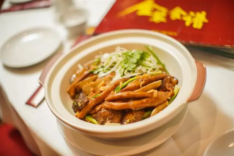 อร่อยสุดฉุดไม่อยู่กับ 10 สุดยอดเมนูเส้นร้านดังใจกลางย่านราชประสงค์