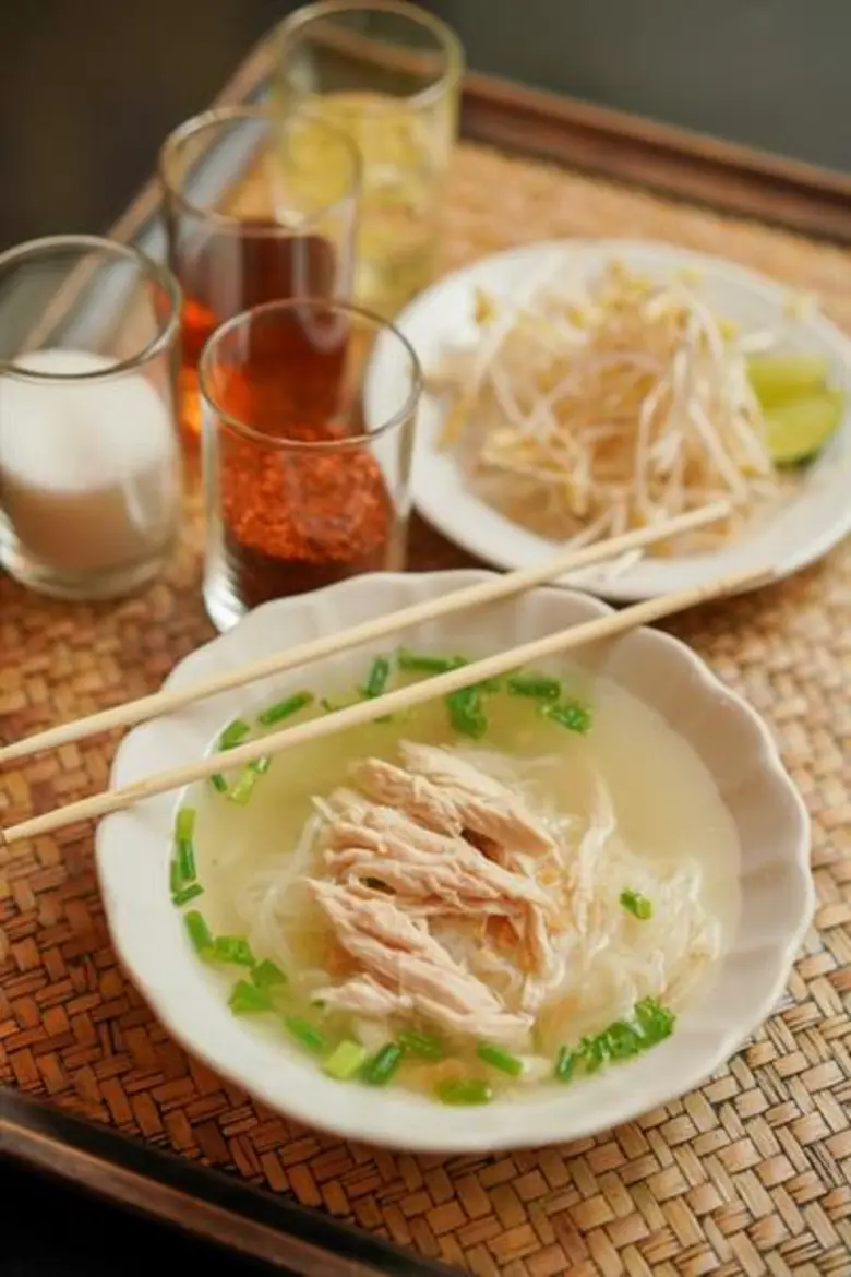 อร่อยสุดฉุดไม่อยู่กับ 10 สุดยอดเมนูเส้นร้านดังใจกลางย่านราชประสงค์