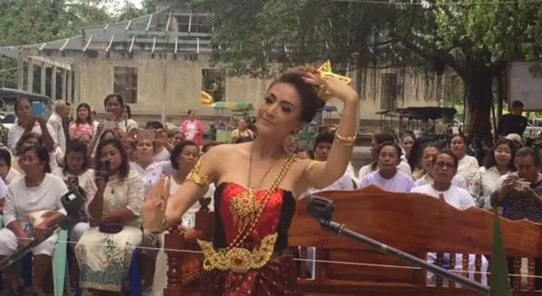 พลอย-พลอยประภัส ตามรอย แต้ว-ญาญ่า รำถวาย “ปู่พญานาค” เอาฤกษ์ชัยเปิดถ้ำวัดสายชล จ.กระบี่