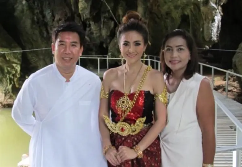 พลอย-พลอยประภัส ตามรอย แต้ว-ญาญ่า รำถวาย “ปู่พญานาค” เอาฤกษ์ชัยเปิดถ้ำวัดสายชล จ.กระบี่