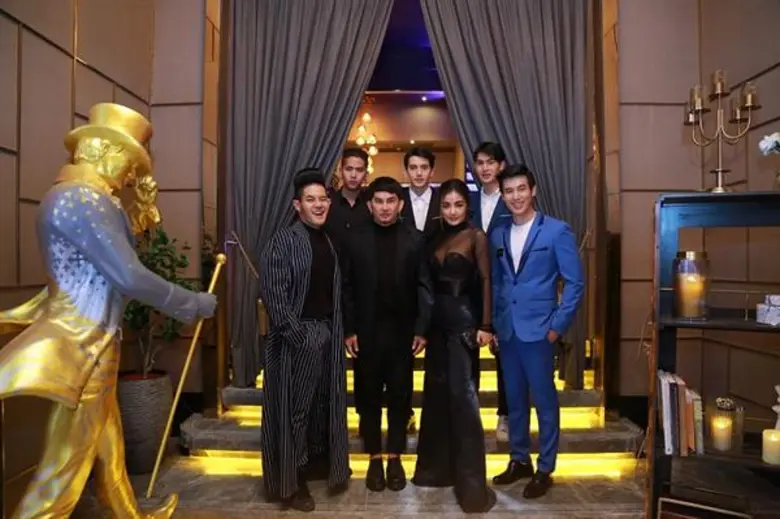 เมเจอร์ ซีนีเพล็กซ์ เปิดแฟล็กชิพมาสเตอร์พีซชิ้นเอกระดับโลก “ไอคอน ซีเนคอนิค” เป็นของขวัญชิ้นพิเศษส่งท้ายปีให้ชาวไทยและชาวต่างชาติ สัมผัส 13 โรงภาพยนตร์หรู 1 ลิฟวิ่งรูม และระบบ Laserplex ใหม่ล่าสุดแห่งแรก