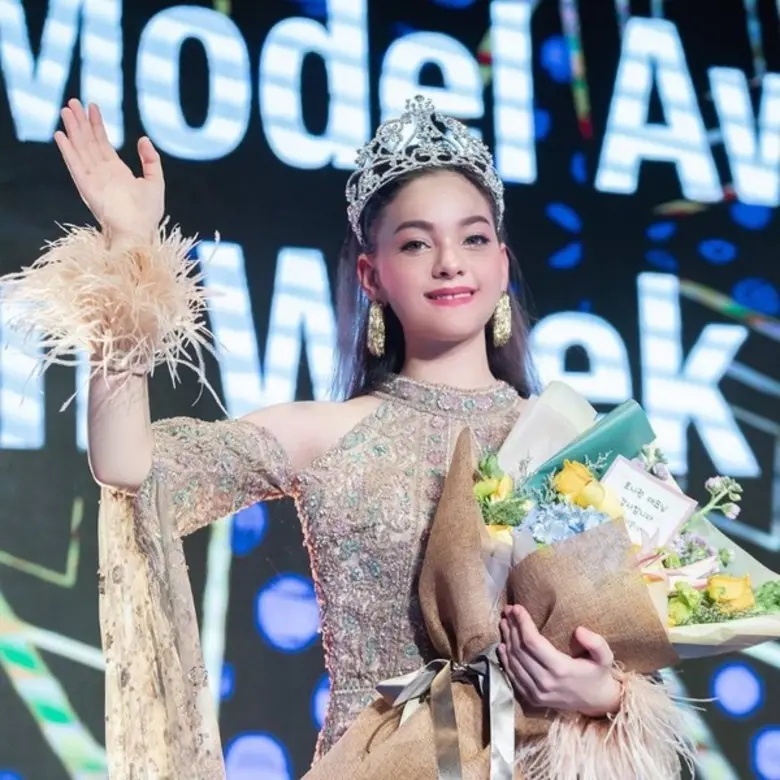 อลังการผ้าไทยกลางงานลักซัวรี่แบรนด์โมเดลอวอร์ด โกลบอลแฟชั่นวีค ณ กรุงโซล