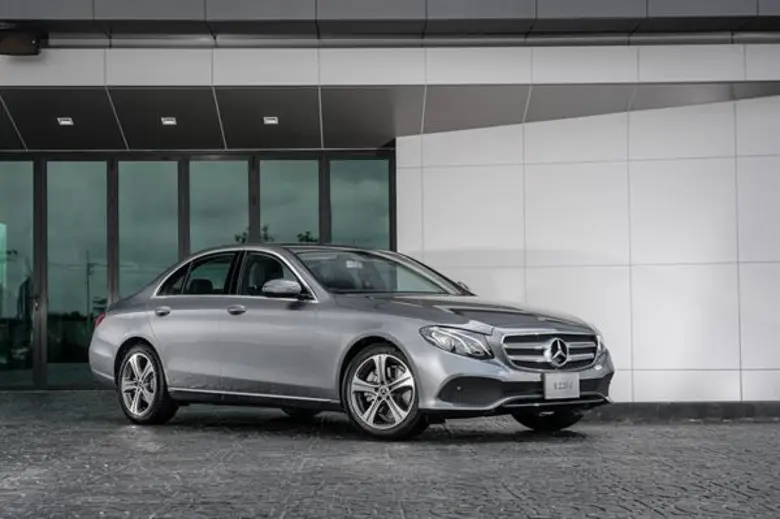 เมอร์เซเดส-เบนซ์ เสริมไลน์รถยนต์อี-คลาสรุ่นประกอบในประเทศ เปิดตัว E 220 d Sport เครื่องยนต์ดีเซล พร้อมรถยนต์ปลั๊กอินไฮบริด E 350 e รุ่นเพิ่มอุปกรณ์ในราคาใหม่สุดเร้าใจ