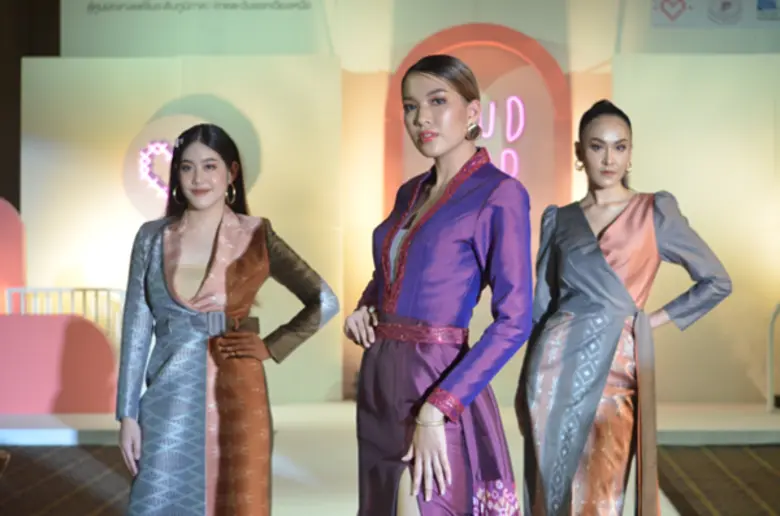 สำนักงานปลัดกระทรวงอุตสาหกรรมเปิดตัวแบรนด์ต้นแบบผลิตภัณฑ์ “มัดทอใจ” พลิกโฉมแฟชั่นผ้าไหมไทย สร้างคุณค่าใหม่ตอบโจทย์ไลฟ์สไตล์วัยทีน