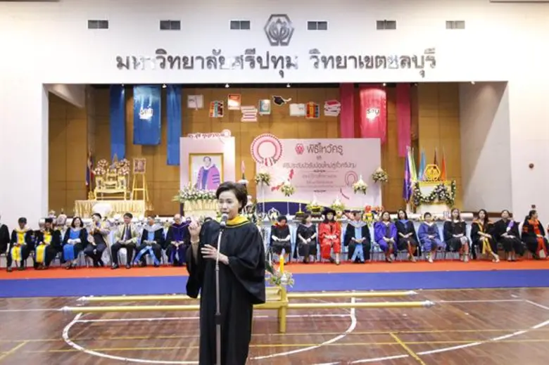 ศิษย์ดีเพราะมีครู ม.ศรีปทุม ชลบุรี จัดพิธีไหว้ครูและพิธีประดับเข็มสัญลักษณ์ประจำรุ่น SPUC 32