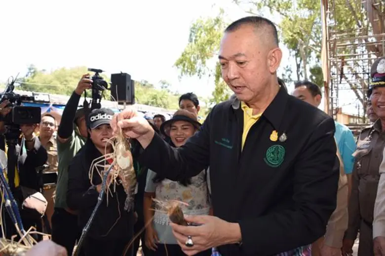 รมว.เฉลิมชัย เปิด "โครงการฟื้นฟูทรัพยากรประมงในอ่างเก็บน้ำเขื่อนอุบลรัตน์" ปล่อยพันธุ์สัตว์น้ำ 4 ล้านตัว คาดว่าจะสร้างผลผลิตสัตว์น้ำได้ประมาณ 65 ตัน และสร้างรายได้ให้พี่น้องเกษตรกรไม่ต่ำกว่า 3 ล้านบาท ภายในระยะเวลา 1 ปี