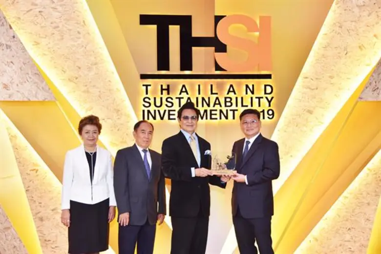 ภาพข่าว: PHOL รับโล่รางวัลหุ้นยั่งยืนปี 2562 ในงาน SET Awards 2019