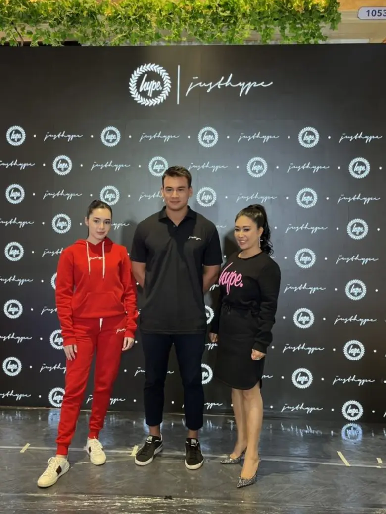 Hype invites Sandy to join launch of first flagship store in Thailand Ready to join forces in motorsport together next year