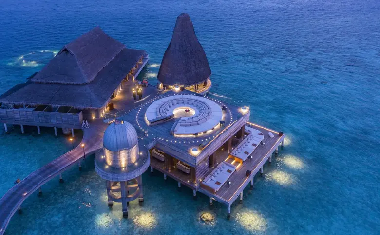 Astronaut Tim Peake Lands at Anantara Kihavah Maldives Villas Resort for a Stellar Week of Space Talk and Astronomy
