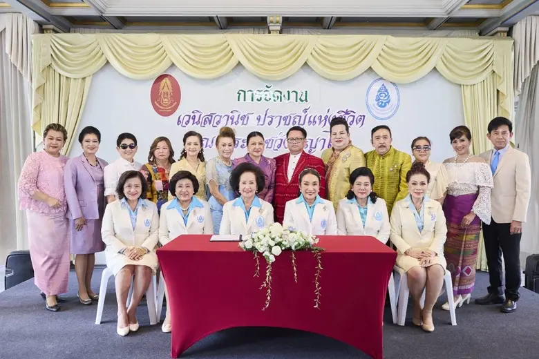 สมาคมสภาแม่ดีเด่นแห่งชาติ จัดแถลงข่าวการแสดงละคร "เวนิสวานิช ปราชญ์แห่งชีวิต ณ พระราชวังพญาไท" โดยมี "แพนเค้ก เขมนิจ" และ "ต้อ มารุต" นำแสดงสมาคม
