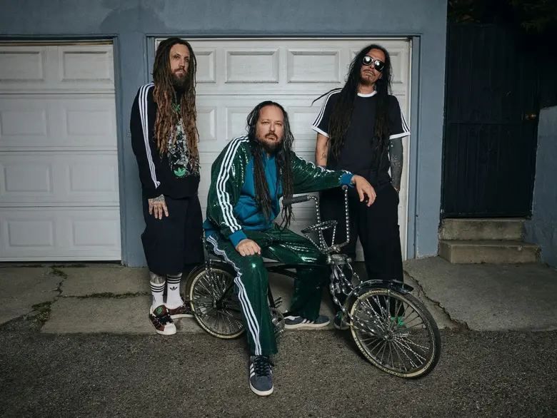 อาดิดาส และ KoRn ปล่อยคอลเลกชันที่ 2 ตอกย้ำความคลาสสิกในสไตล์ที่นอกกรอบ