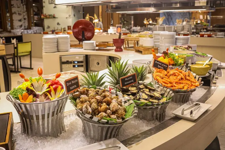 อิ่มคุ้มได้ทุกวันกับโปรบุฟเฟ่ต์ มา 4 จ่าย 3 ที่ห้องอาหารจตุจักร คาเฟ่ เซ็นทาราแกรนด์ เซ็นทรัลพลาซา ลาดพร้าว