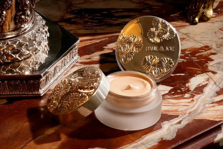PAUL & JOE CREAMY FOUNDATION เบสเมคอัพเปลี่ยนผิวสวยฉ่ำวาวดุจไข่มุก