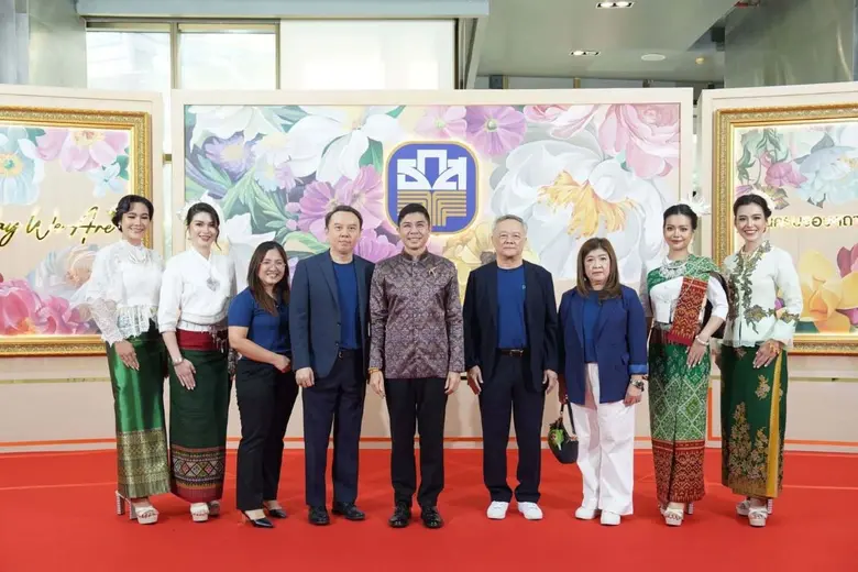 นายสมชาย สิริปัญญานนท์ (ที่ 4 จากซ้าย) ประธานเจ้าหน...