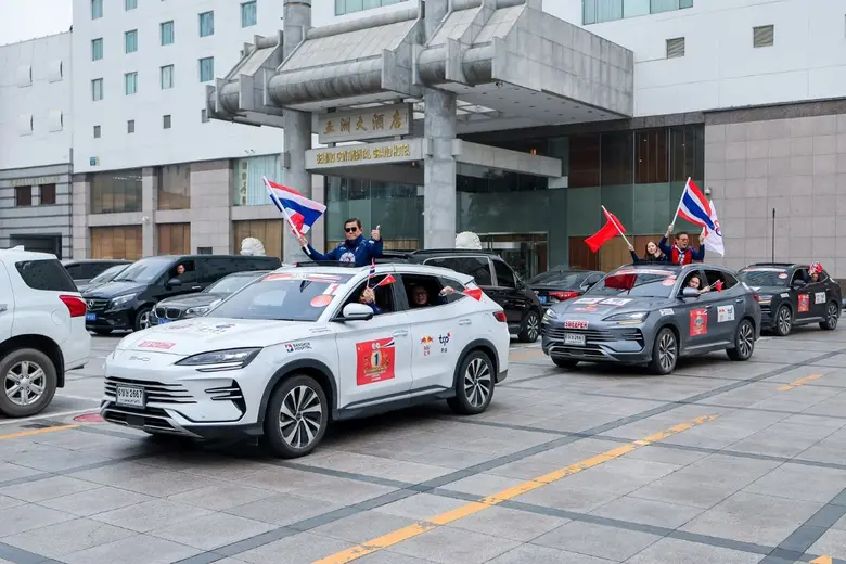 คาราวานรถยนต์ BYD SEALION 6 DM-i จำนวน 13...