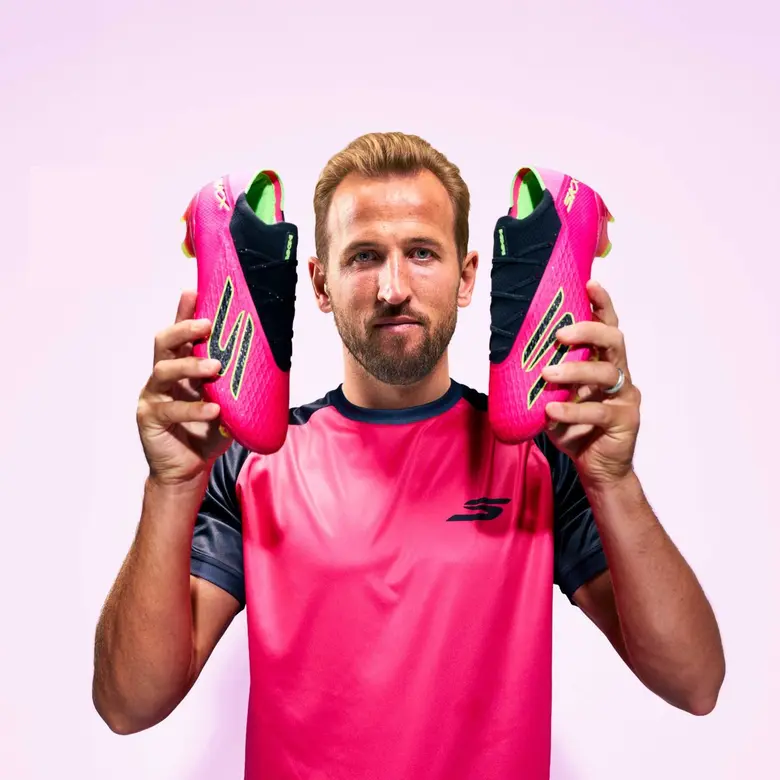 สเก็ตเชอร์ส เปิดเกมรุก! เผยโฉม "Flair Pack" รองเท้าฟุตบอลสีชมพูสุดเฟียซ จุดประกายความเร็วทุกจังหวะ