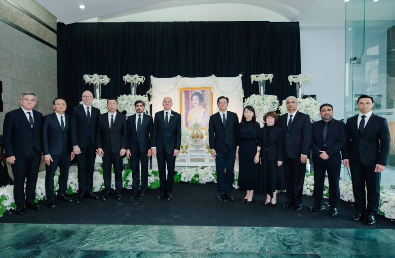 บมจ.ทรู คอร์ปอเรชั่น โดย นายซิกเว่ เบรกเก...