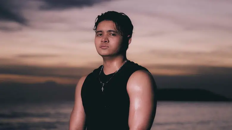 "เลิกกันมั้ย…อยู่ต่อไปก็ตายเปล่า" เนื้อเพลงสุดเรียบ...