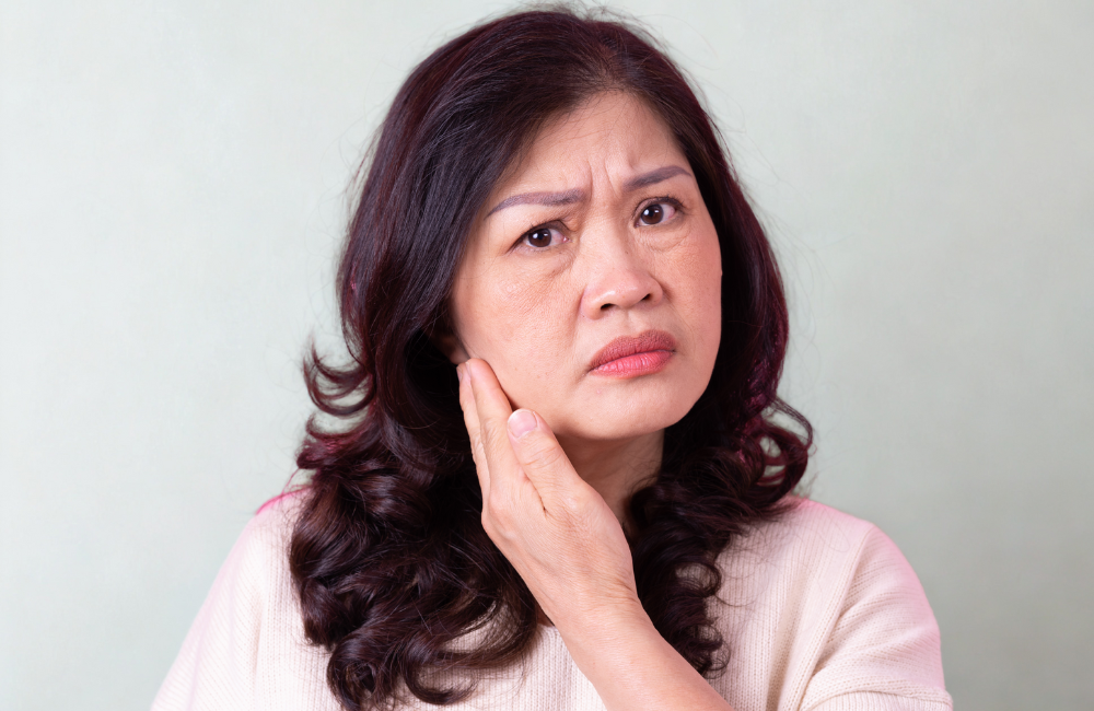 แก้มหย่อนคล้อย