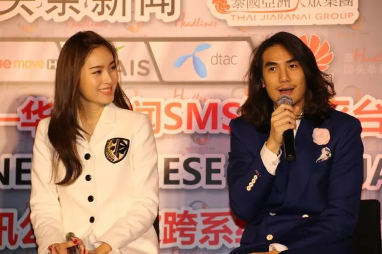 ปอย-ตรีชฎา ควงพระเอกใหม่สุดเซอร์ วิน-พงศพัศ ร่วมงาน Thailand Headlines เปิดตัว SMS ข่าวภาษาจีน ครั้งแรกและที่เดียวในประเทศไทยอย่างเป็นทางการ