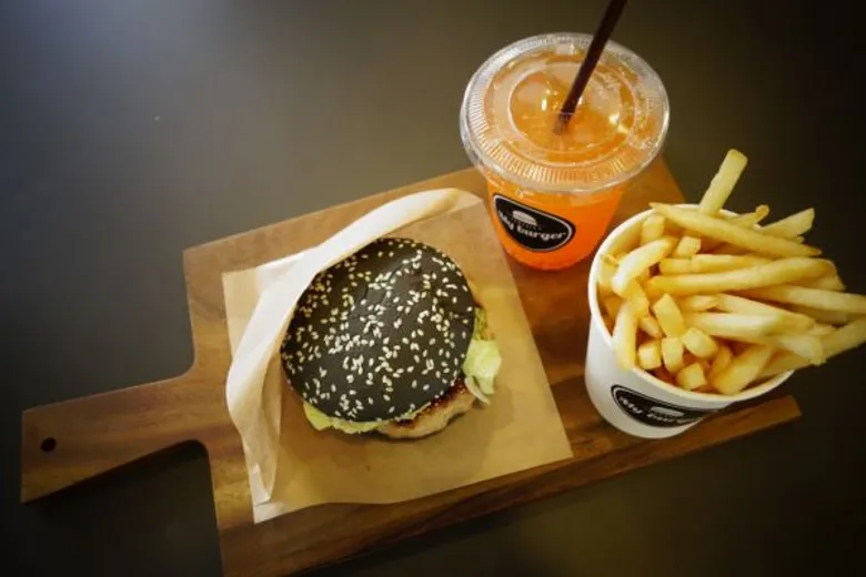 แมคโดนัลด์ เปิดตัว My burger มอบประสบการณ์ใหม่ ให้ลูกค้าได้ลิ้มลองพรีเมี่ยมเบอร์เกอร์ได้ตามที่ใจต้องการ