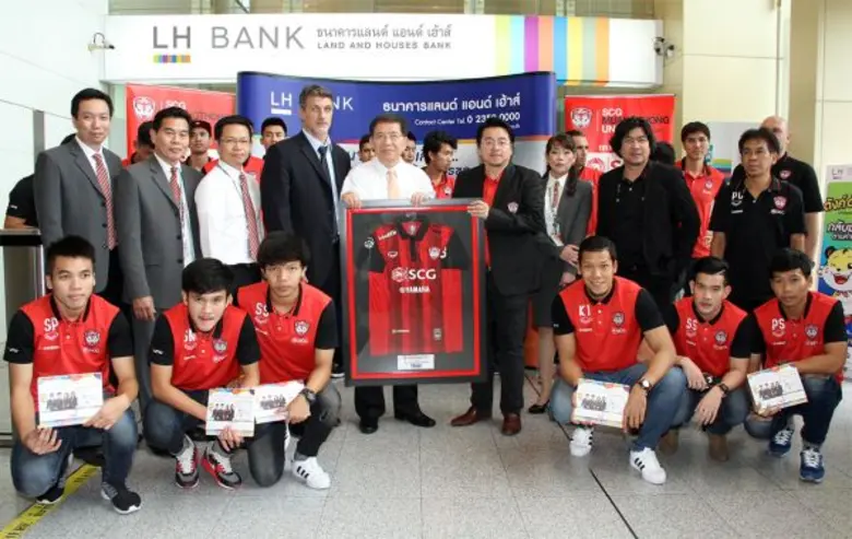 นายรัตน์ พานิชพันธ์ ประธานกรรมการบริหาร พ...