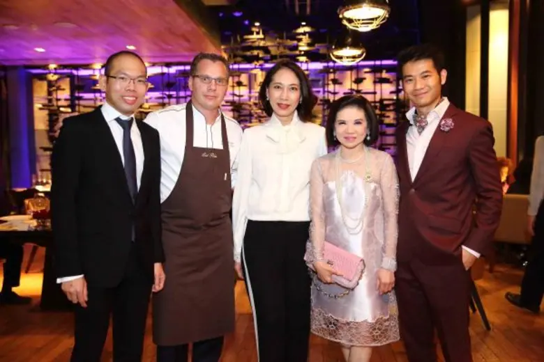 เซ็นทรัล เดอะ แบล็ค (Central The Black) บ...