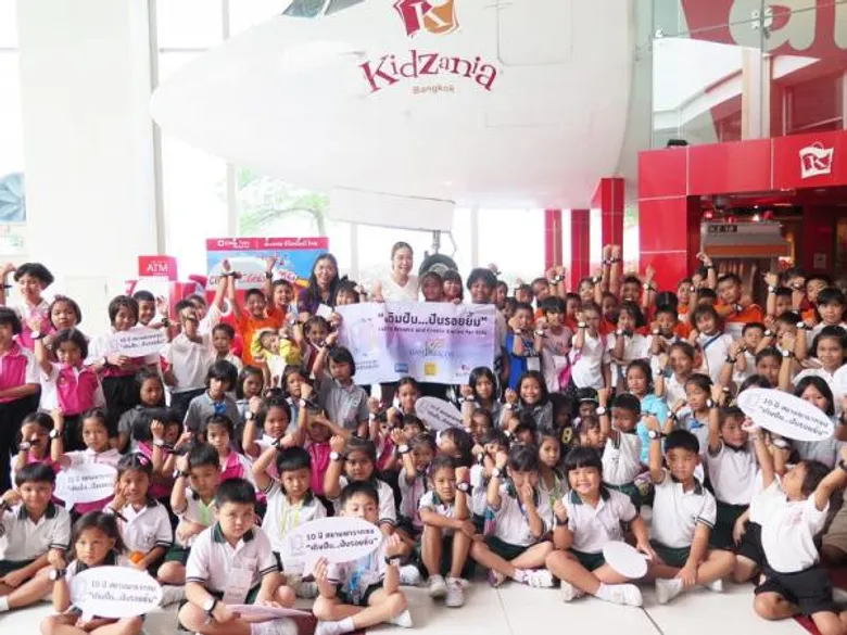 คิดส์ซาเนีย กรุงเทพ ร่วมฉลอง 10 ปี สยามพารากอน โครงการ "เติมฝัน ปันร้อยยิ้ม"