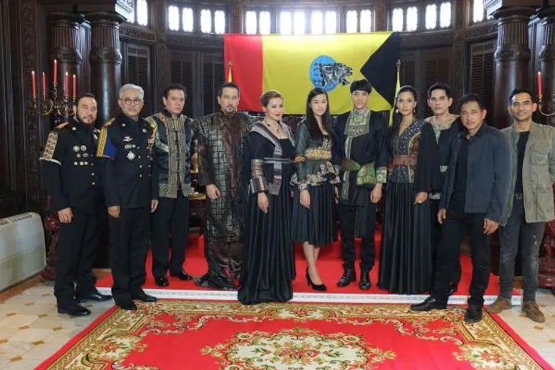 ค่ายเป่าจินจง จับหนุ่ม เด่นคุณ ขึ้นแท่นพระเอกครั้งแรก ประกบคู่สาว แยม มทิรา ในละครรักโรแมนติก-ดราม่า “ดอกไม้ใต้เมฆ” กับบทพิสูจน์รักบนความแตกต่าง