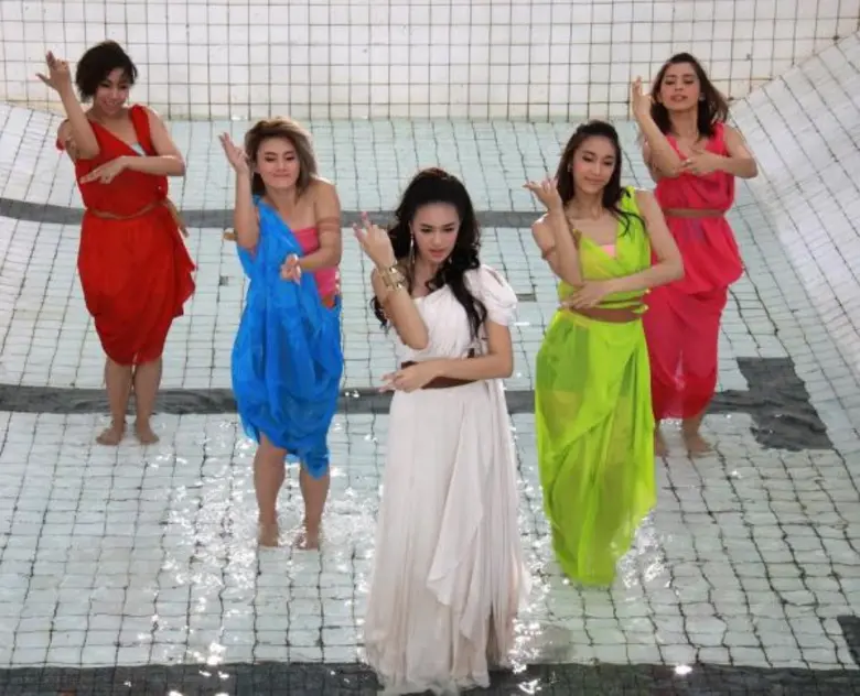บทประพันธ์ : สิริพิรี (ปรียานุช ปานประดับ...