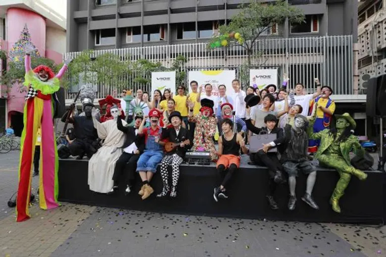 สุดระทึกเต้นกายกรรมบนเสาสูง ครั้งแรกของเมืองไทย!! Siam Street World Competition 2015