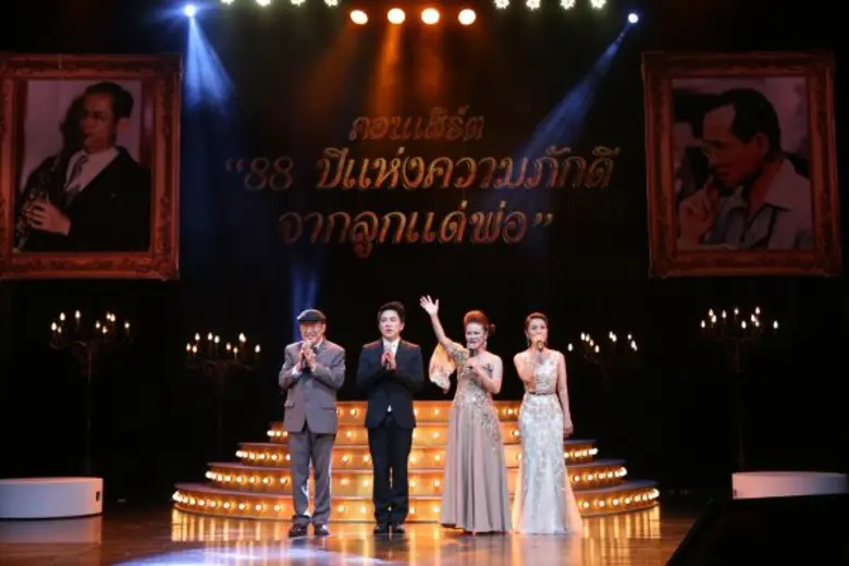 ส่งท้ายปี 2558 ได้อย่างน่าประทับใจเลยทีเด...